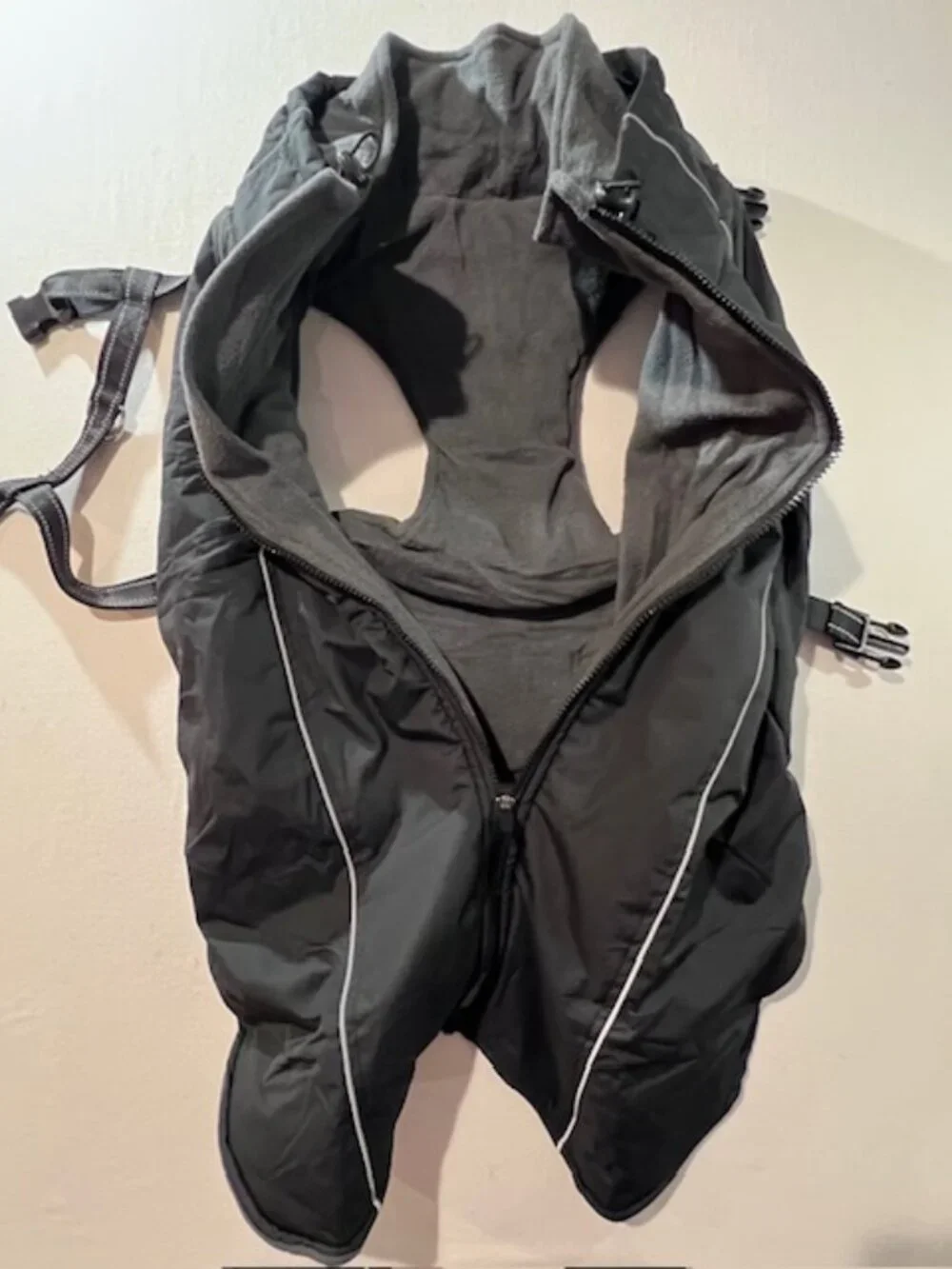 NWOT Waterproof‎ dog winter coat with an integrated harness 2-in-1 design
